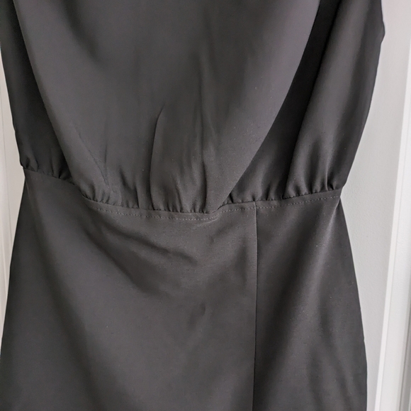 Dynamite Black Sleeveless Shift Dress - Picture 5 of 9